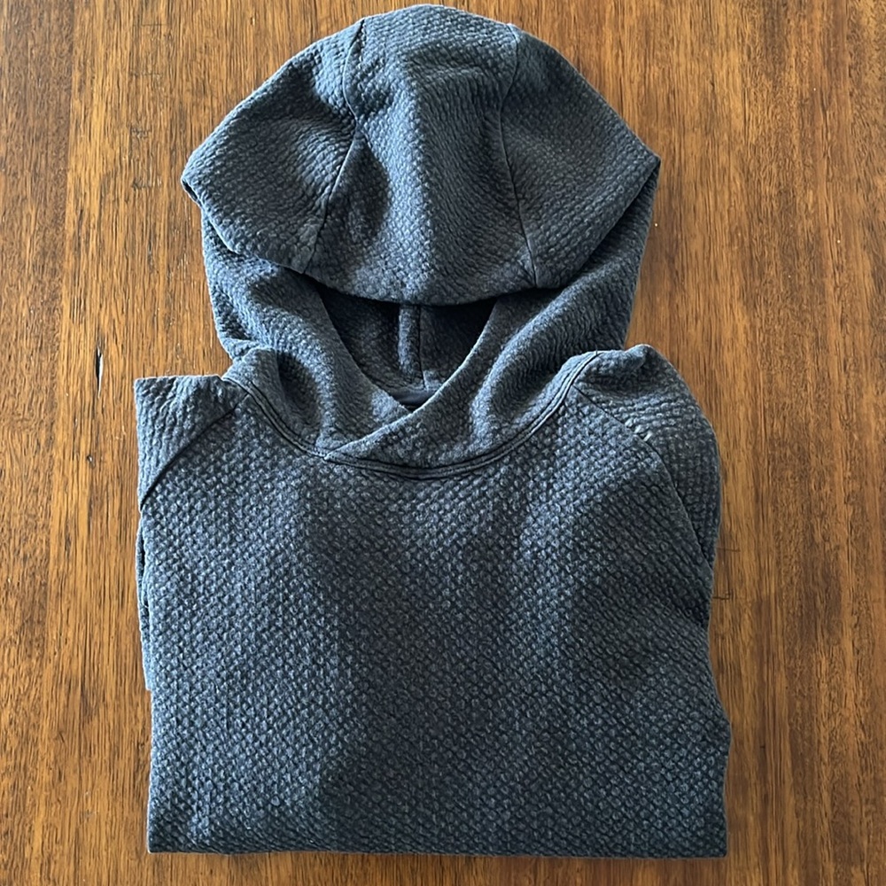Lululemon Athletica Black Athletic Sweatshirt/Shorts with Textured Fabric